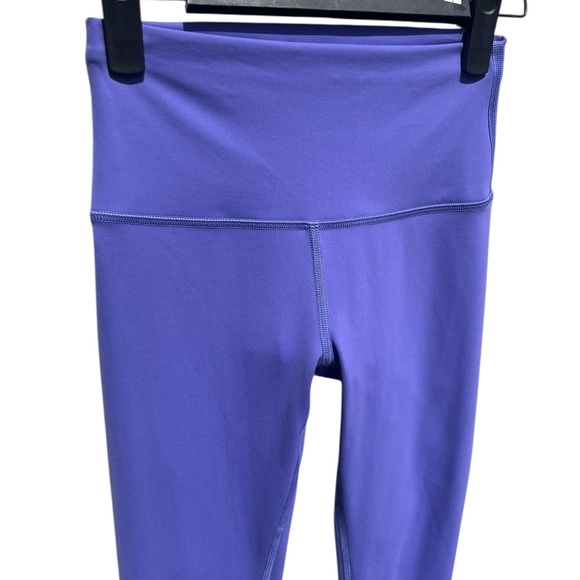 Lululemon Wunder Train High-Rise Tight 25"
Charged Indigo size 4 - Picture 3 of 6